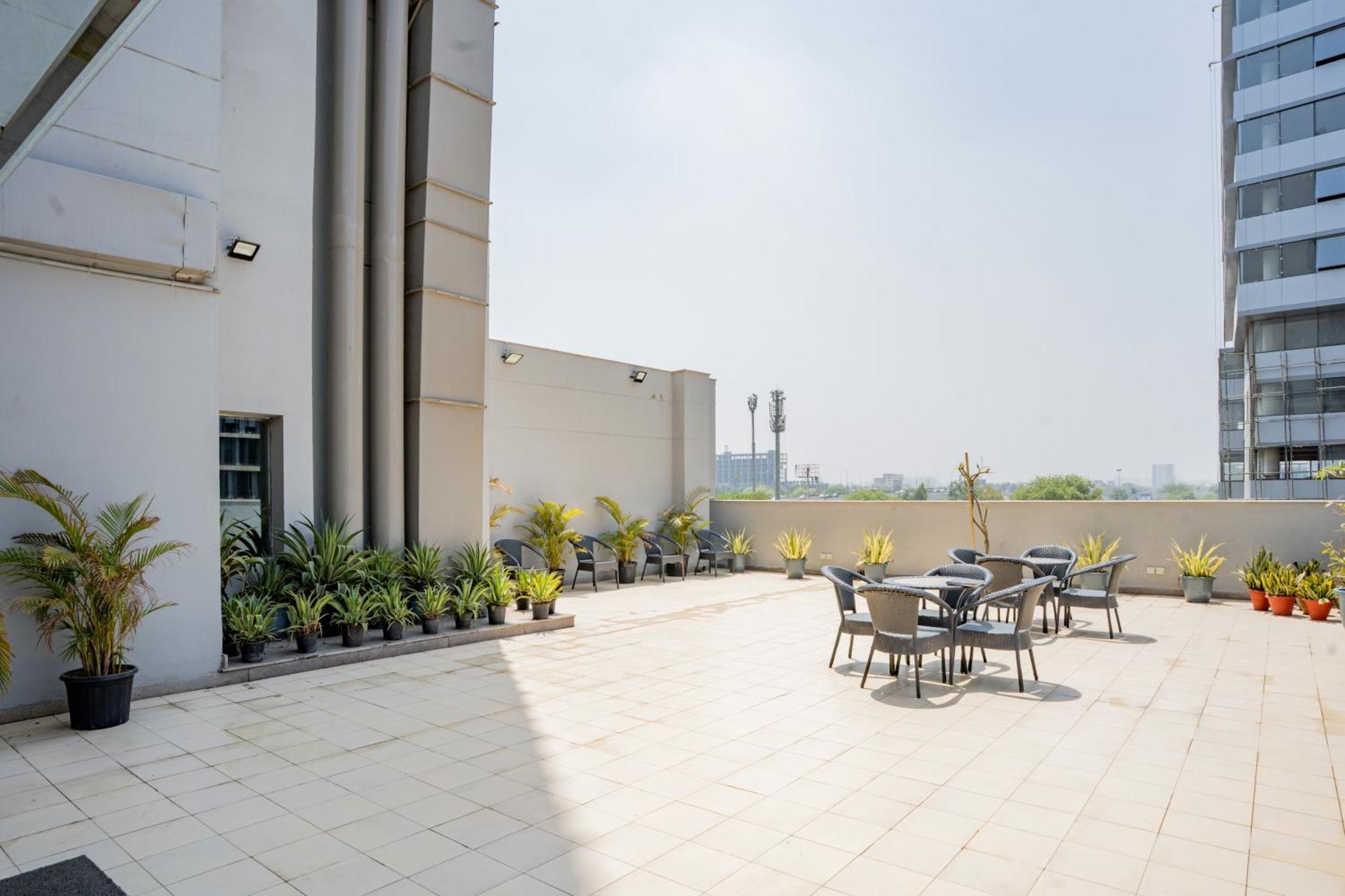 Ar Suites Klj Square Gurgaon Ngoại thất bức ảnh