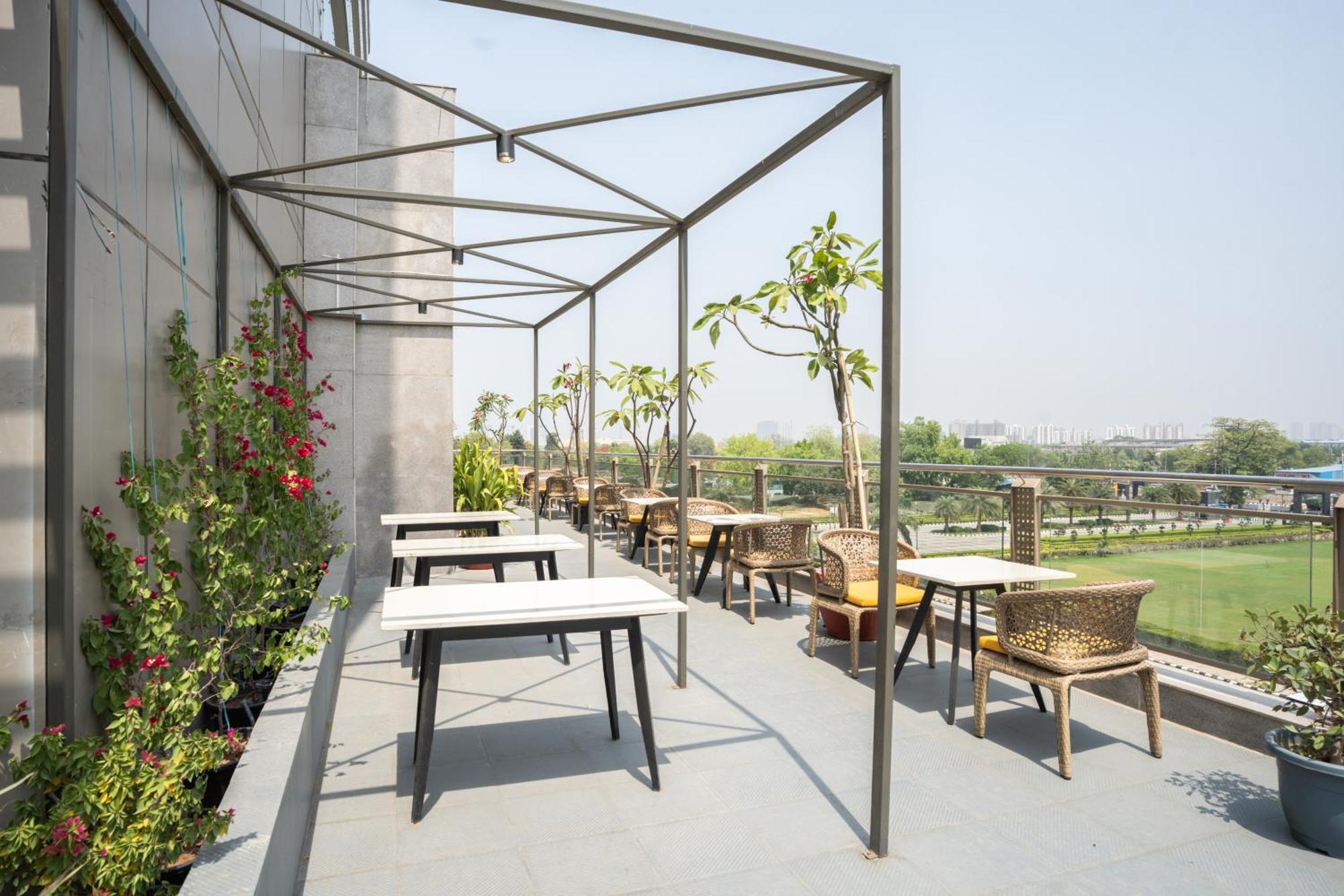 Ar Suites Klj Square Gurgaon Ngoại thất bức ảnh