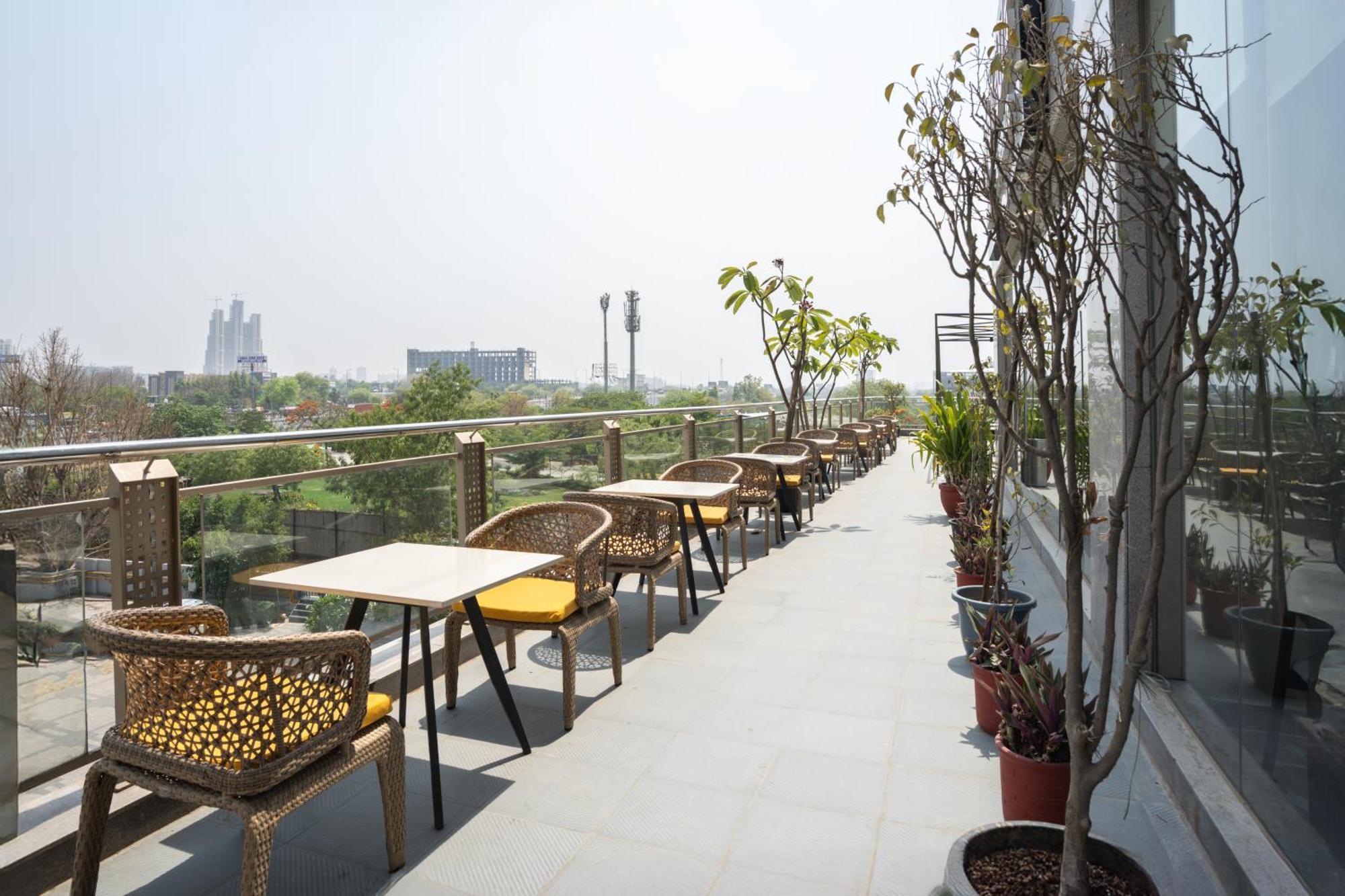 Ar Suites Klj Square Gurgaon Ngoại thất bức ảnh